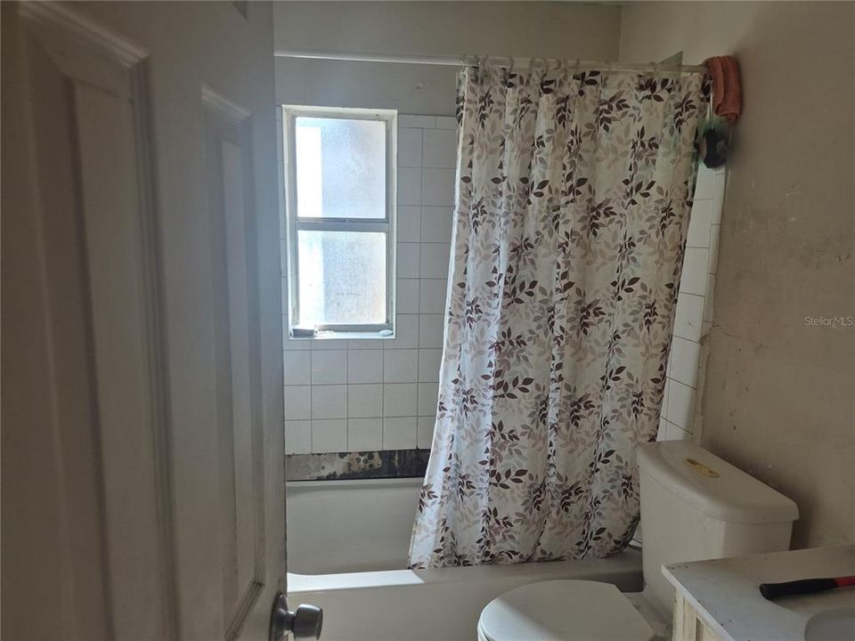 Activo con contrato: $220,000 (2 camas, 1 baños, 960 Pies cuadrados)