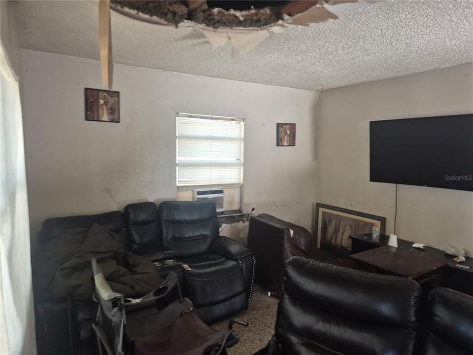 Activo con contrato: $220,000 (2 camas, 1 baños, 960 Pies cuadrados)