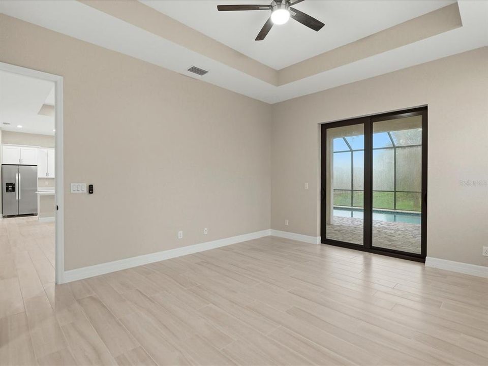 Activo con contrato: $599,000 (4 camas, 3 baños, 2152 Pies cuadrados)
