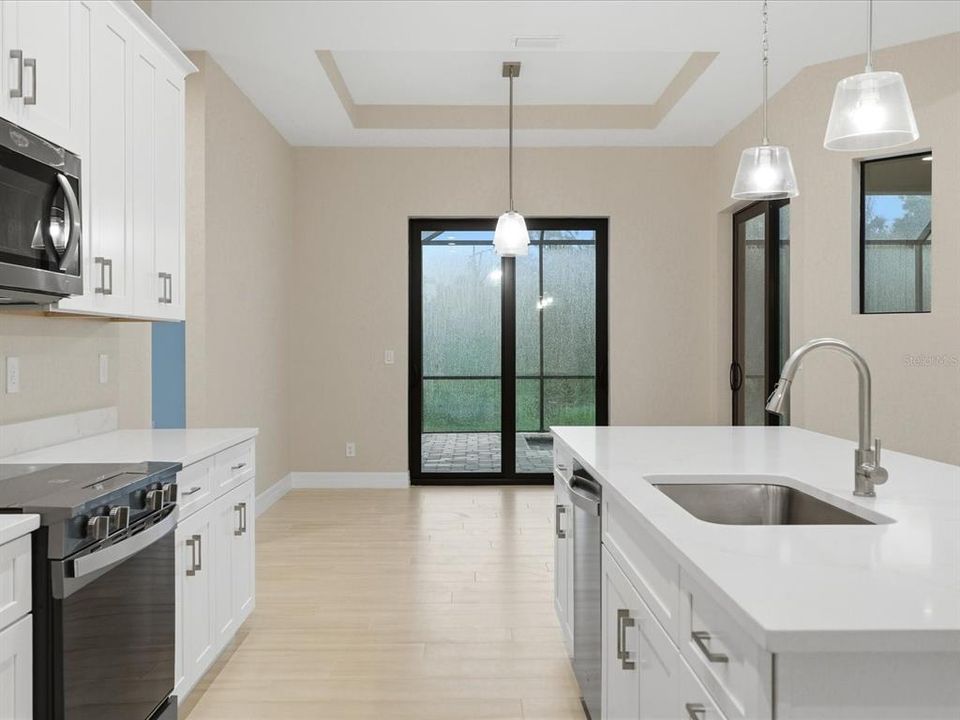 Activo con contrato: $599,000 (4 camas, 3 baños, 2152 Pies cuadrados)