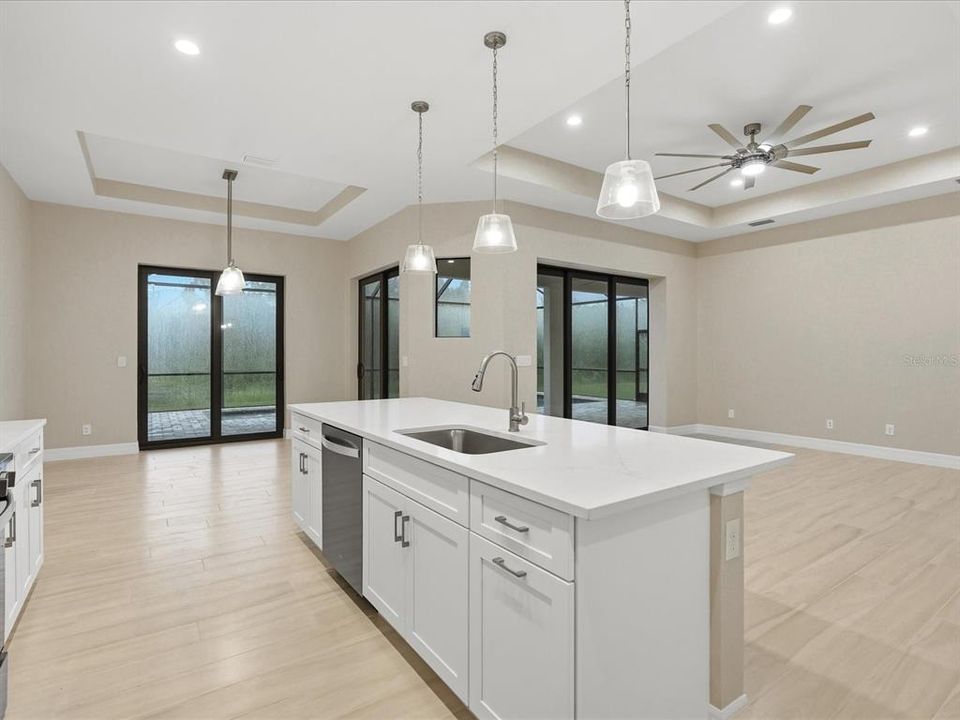 Activo con contrato: $599,000 (4 camas, 3 baños, 2152 Pies cuadrados)
