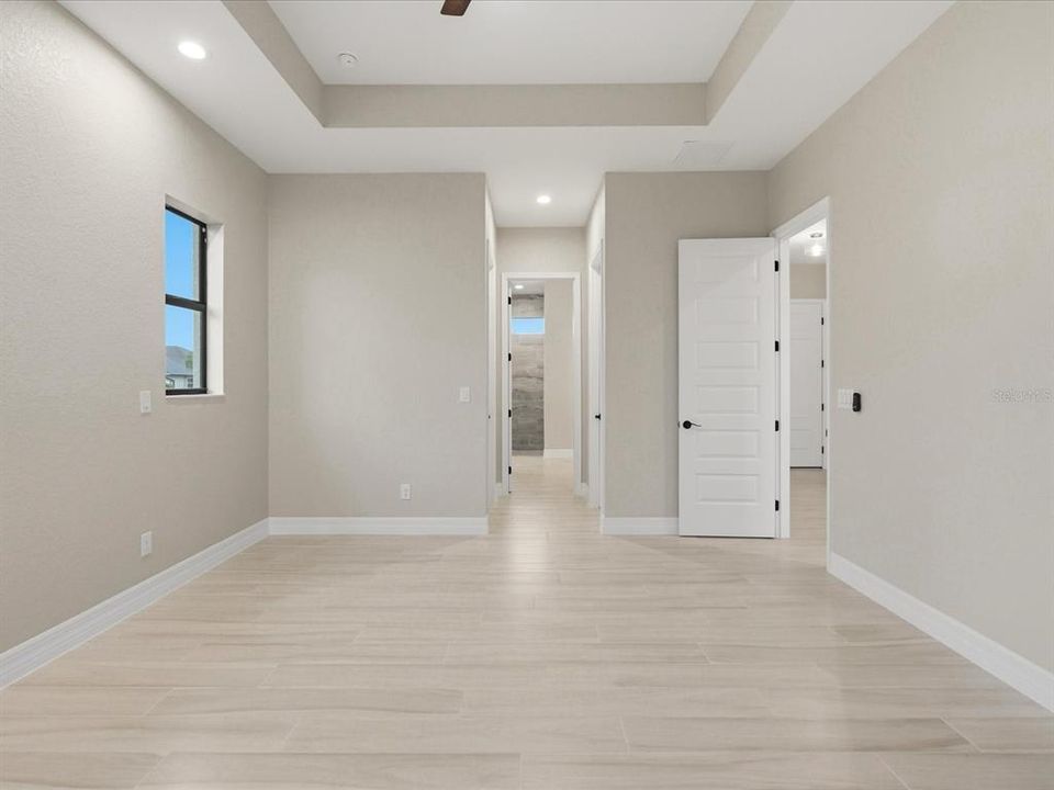 Activo con contrato: $599,000 (4 camas, 3 baños, 2152 Pies cuadrados)