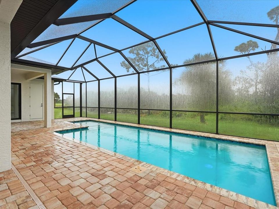 Activo con contrato: $599,000 (4 camas, 3 baños, 2152 Pies cuadrados)