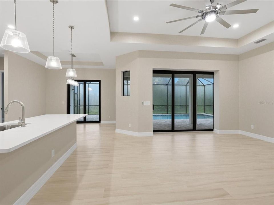 Activo con contrato: $599,000 (4 camas, 3 baños, 2152 Pies cuadrados)