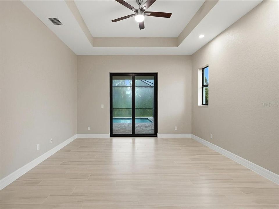 Activo con contrato: $599,000 (4 camas, 3 baños, 2152 Pies cuadrados)