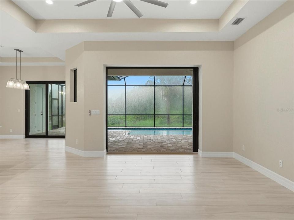 Activo con contrato: $599,000 (4 camas, 3 baños, 2152 Pies cuadrados)