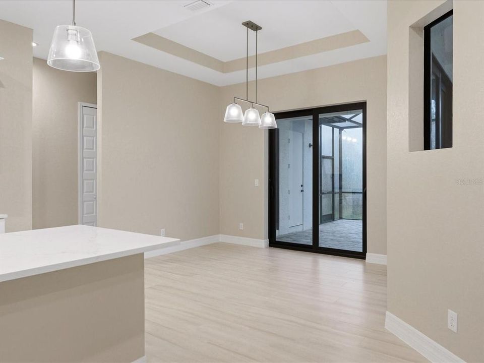 Activo con contrato: $599,000 (4 camas, 3 baños, 2152 Pies cuadrados)