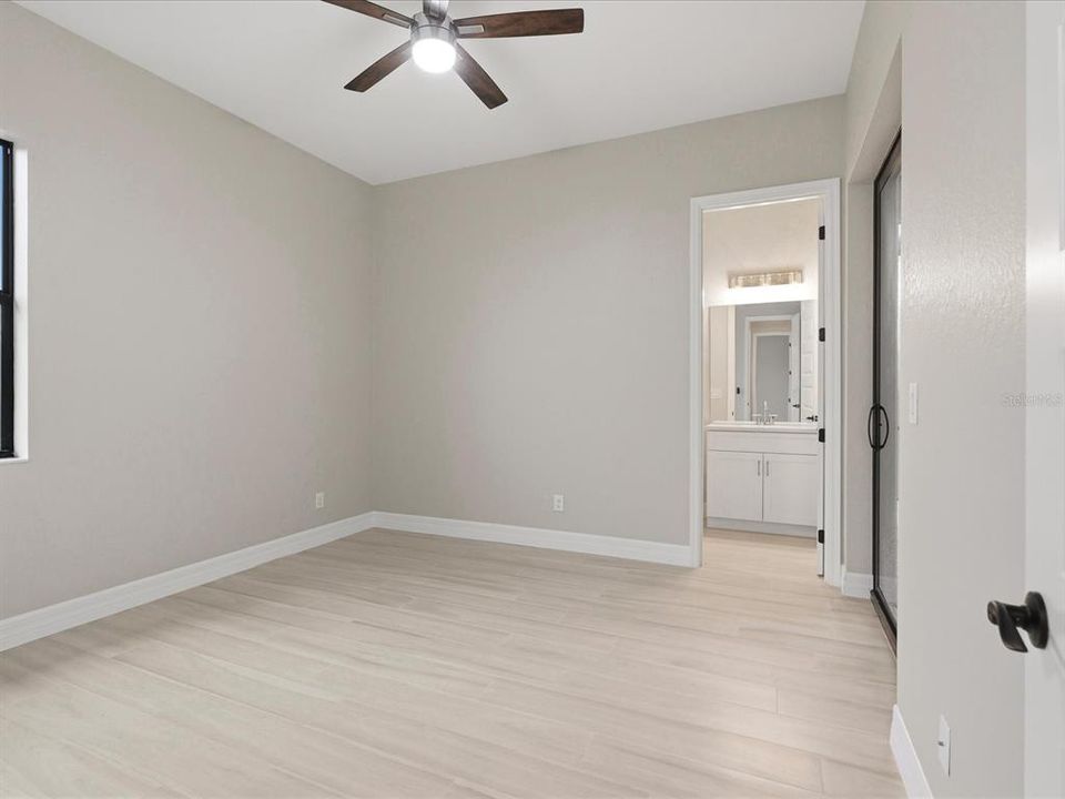 Activo con contrato: $599,000 (4 camas, 3 baños, 2152 Pies cuadrados)