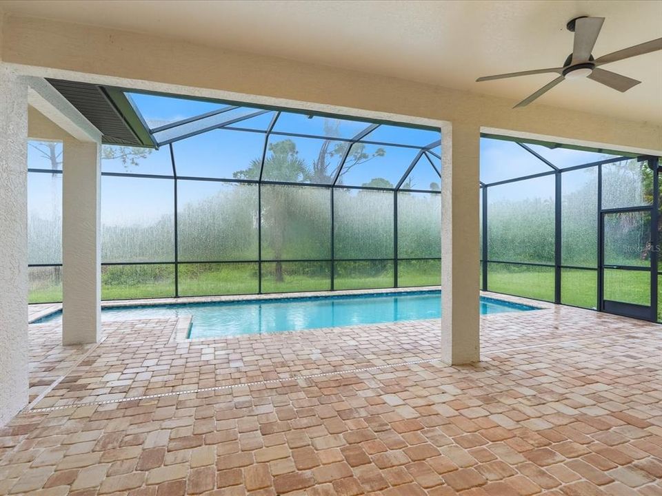 Activo con contrato: $599,000 (4 camas, 3 baños, 2152 Pies cuadrados)