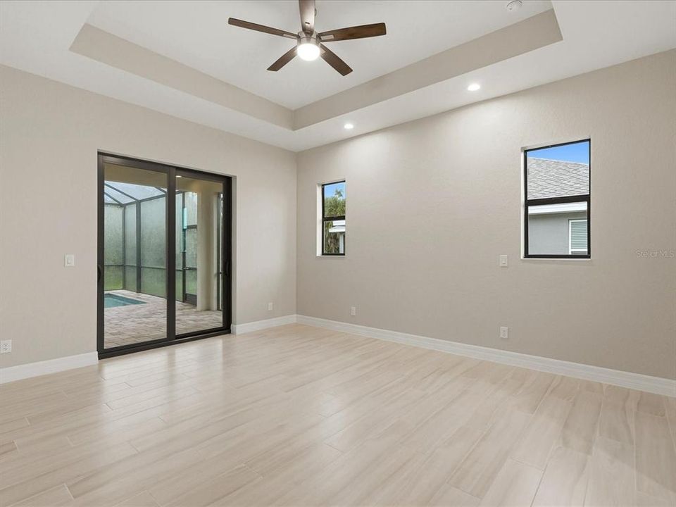 Activo con contrato: $599,000 (4 camas, 3 baños, 2152 Pies cuadrados)