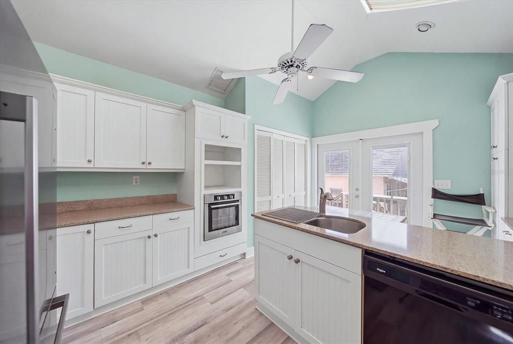 For Sale: $950,000 (2 beds, 2 baths, 1678 Square Feet)