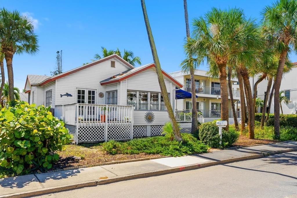 For Sale: $950,000 (2 beds, 2 baths, 1678 Square Feet)