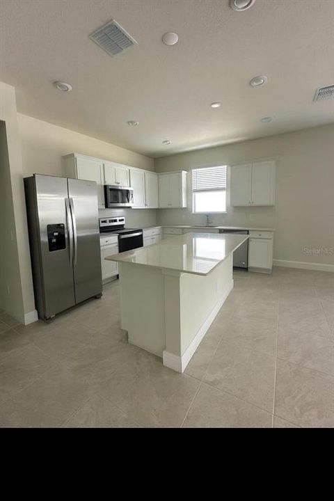 For Rent: $2,350 (4 beds, 2 baths, 1839 Square Feet)
