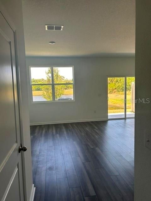 For Sale: $348,500 (3 beds, 2 baths, 1421 Square Feet)