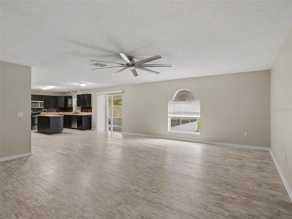 En Venta: $369,900 (4 camas, 2 baños, 3020 Pies cuadrados)