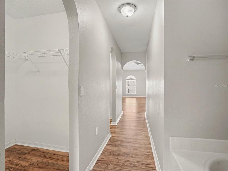En Venta: $369,900 (4 camas, 2 baños, 3020 Pies cuadrados)