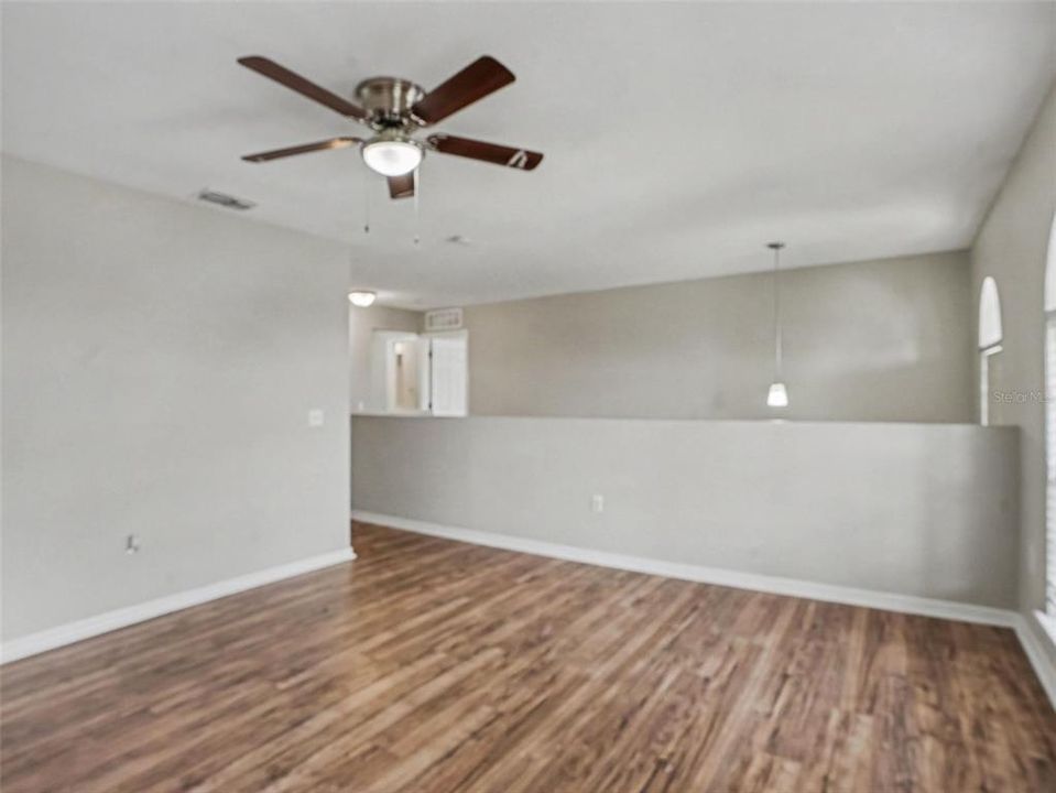 En Venta: $369,900 (4 camas, 2 baños, 3020 Pies cuadrados)