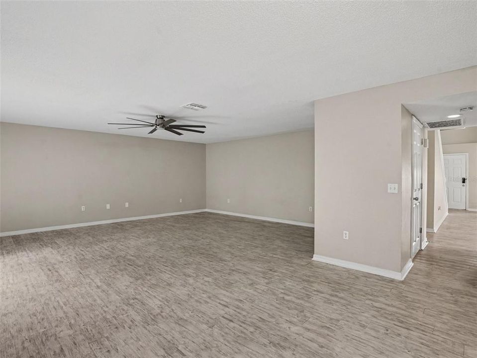 En Venta: $369,900 (4 camas, 2 baños, 3020 Pies cuadrados)