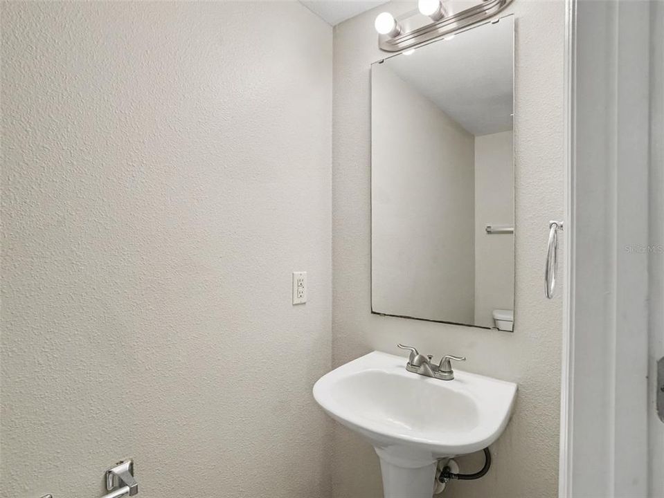 En Venta: $369,900 (4 camas, 2 baños, 3020 Pies cuadrados)