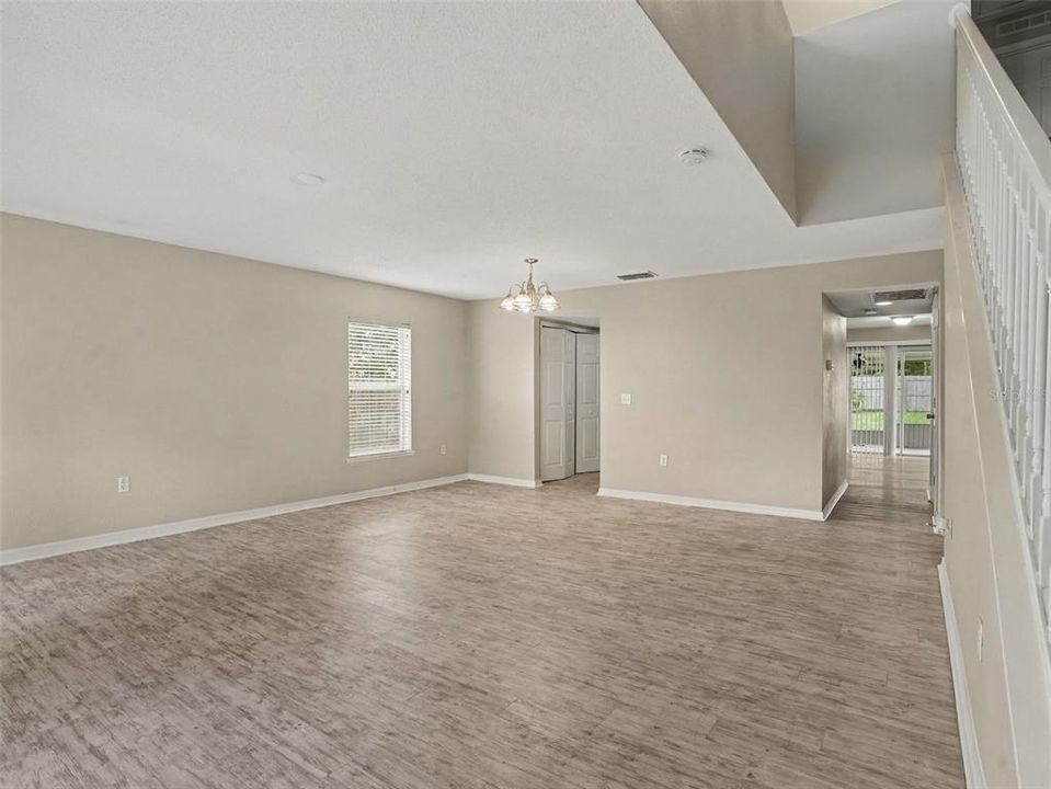 En Venta: $369,900 (4 camas, 2 baños, 3020 Pies cuadrados)