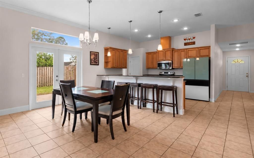 For Sale: $288,000 (3 beds, 2 baths, 1391 Square Feet)