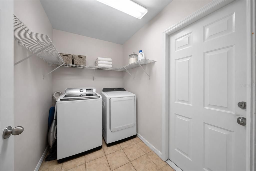 For Sale: $288,000 (3 beds, 2 baths, 1391 Square Feet)