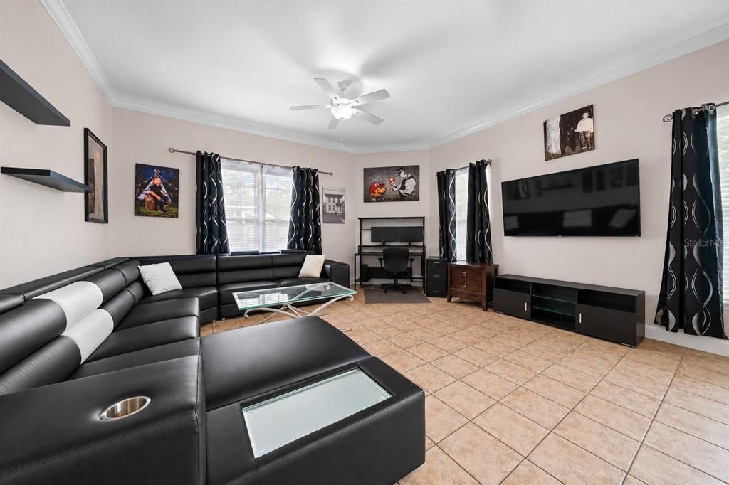For Sale: $288,000 (3 beds, 2 baths, 1391 Square Feet)