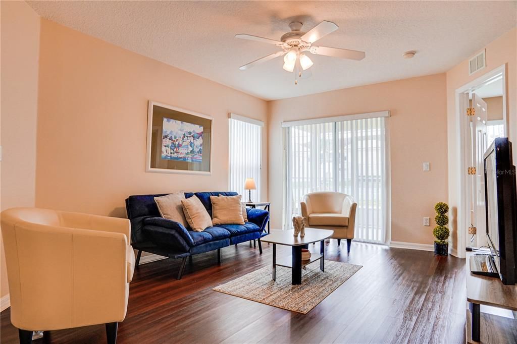 En Venta: $239,900 (3 camas, 2 baños, 1245 Pies cuadrados)