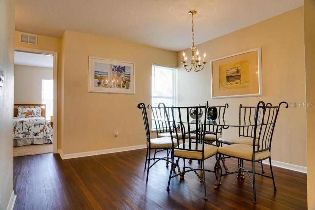 En Venta: $239,900 (3 camas, 2 baños, 1245 Pies cuadrados)
