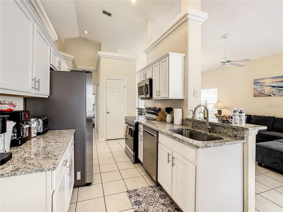 En Venta: $369,900 (4 camas, 2 baños, 1591 Pies cuadrados)