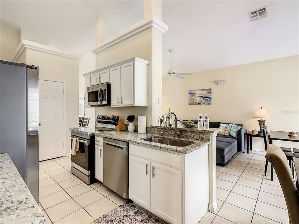 En Venta: $369,900 (4 camas, 2 baños, 1591 Pies cuadrados)