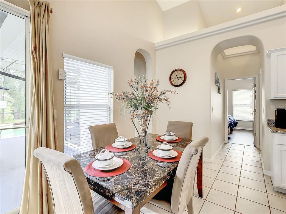 En Venta: $369,900 (4 camas, 2 baños, 1591 Pies cuadrados)