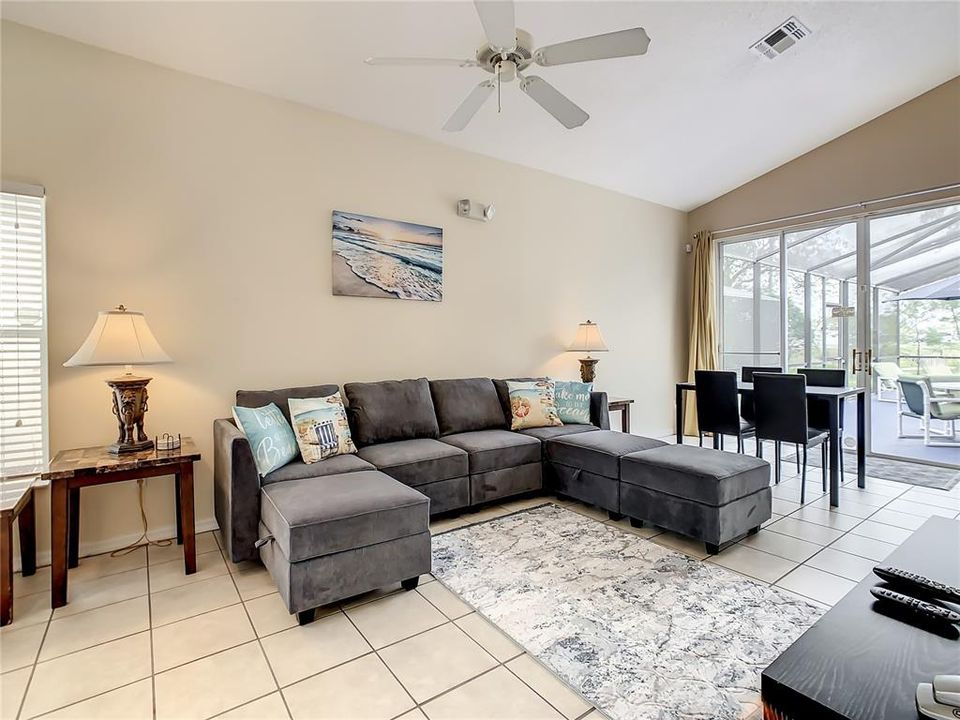 En Venta: $369,900 (4 camas, 2 baños, 1591 Pies cuadrados)