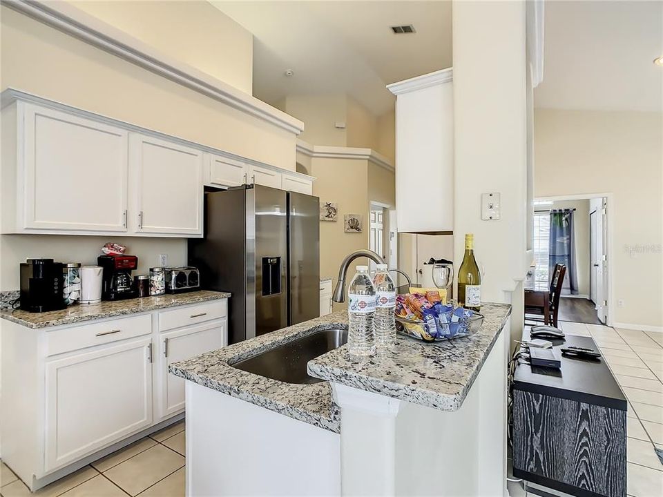En Venta: $369,900 (4 camas, 2 baños, 1591 Pies cuadrados)