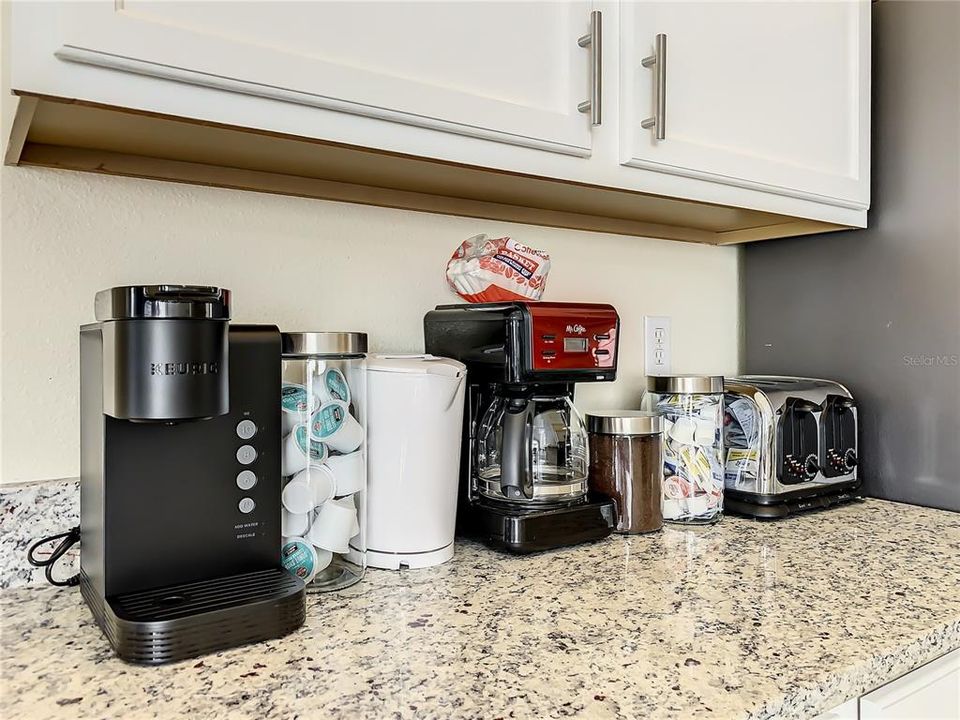 En Venta: $369,900 (4 camas, 2 baños, 1591 Pies cuadrados)