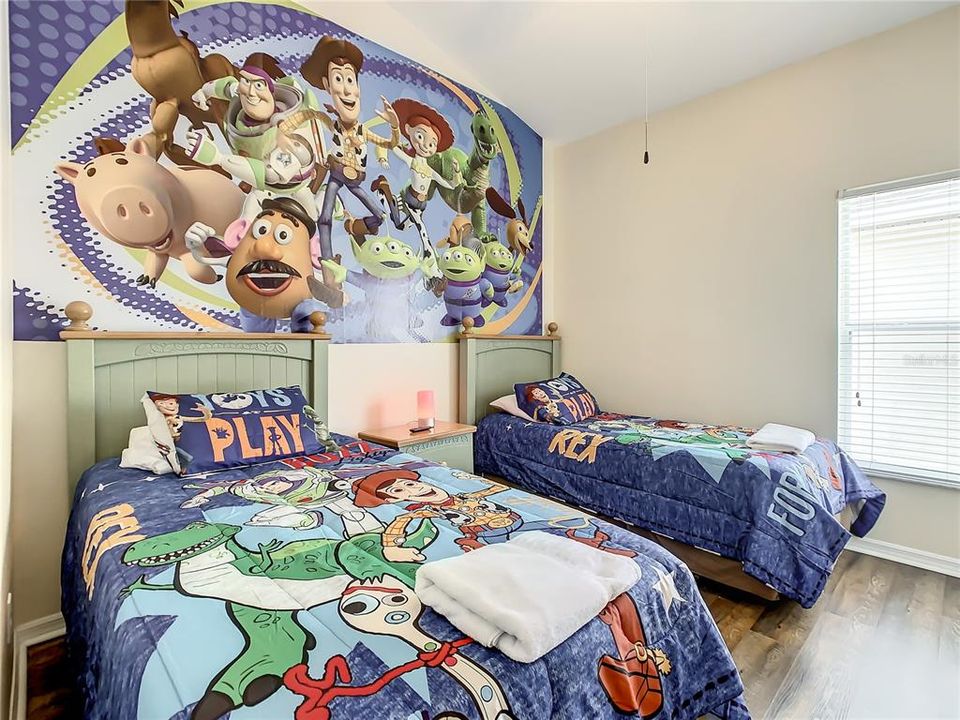 En Venta: $369,900 (4 camas, 2 baños, 1591 Pies cuadrados)