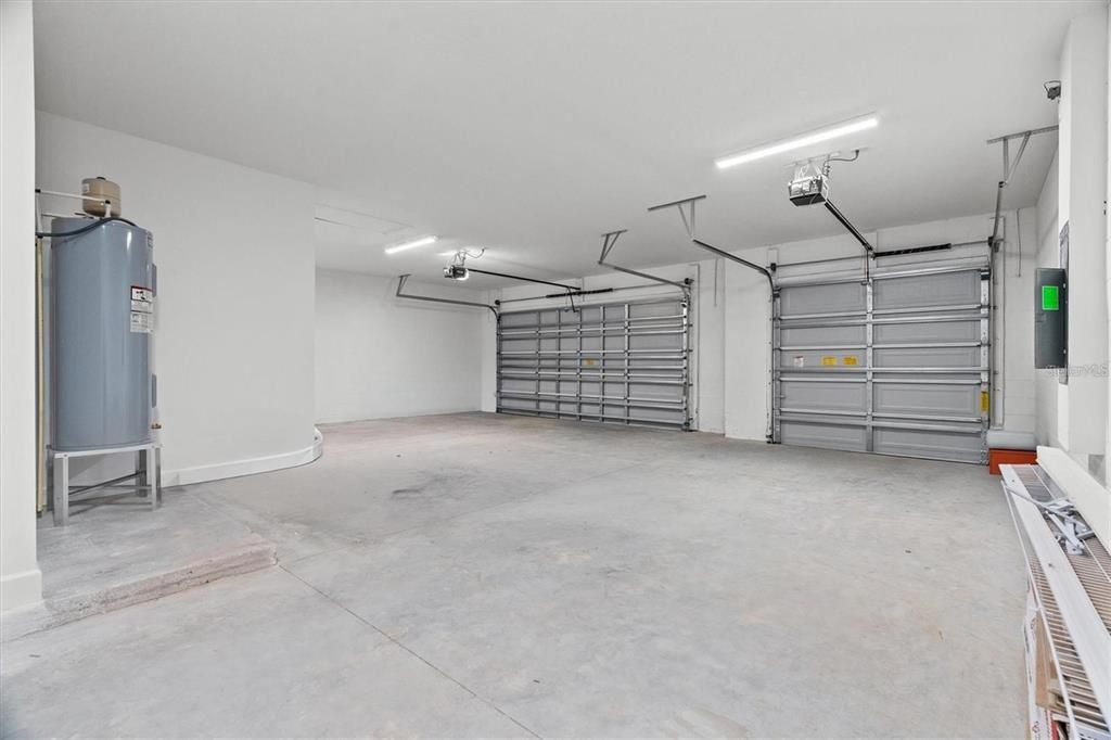 En Venta: $799,900 (4 camas, 3 baños, 2824 Pies cuadrados)