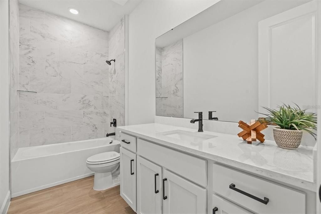 En Venta: $799,900 (4 camas, 3 baños, 2824 Pies cuadrados)