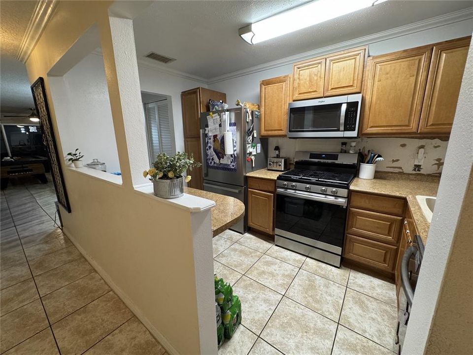 For Sale: $79,000 (1 beds, 1 baths, 1078 Square Feet)