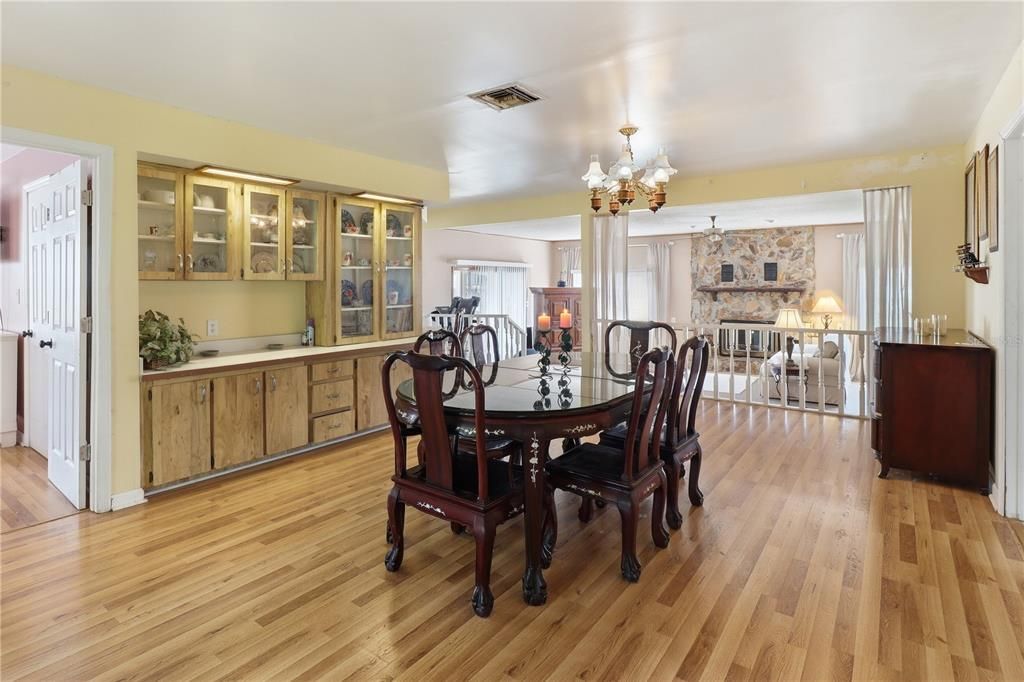 На продажу: $169,900 (3 спален, 3 ванн, 1811 Квадратных фут)