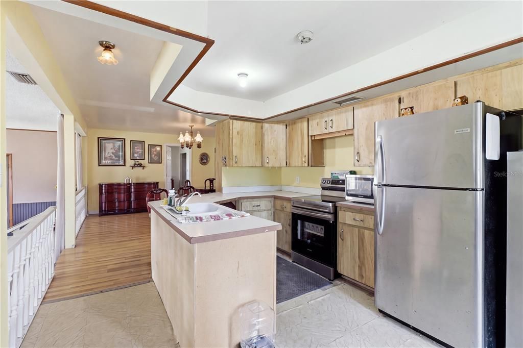 На продажу: $169,900 (3 спален, 3 ванн, 1811 Квадратных фут)