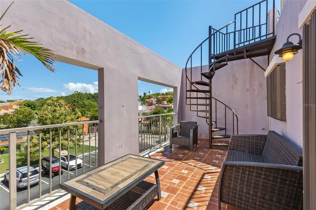 For Sale: $385,000 (3 beds, 2 baths, 2060 Square Feet)
