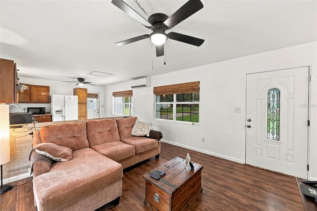 For Sale: $259,900 (2 beds, 1 baths, 1119 Square Feet)