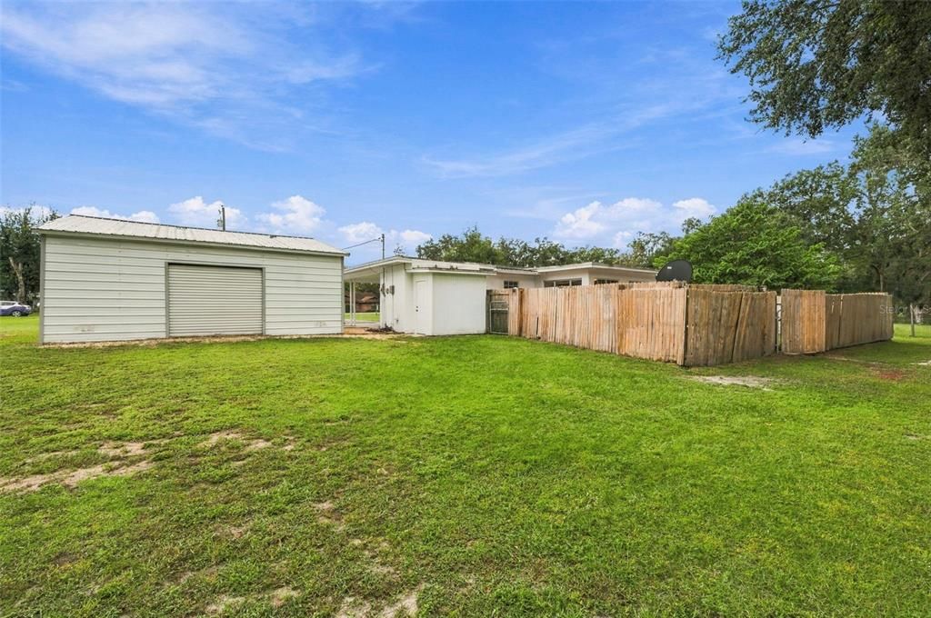For Sale: $259,900 (2 beds, 1 baths, 1119 Square Feet)