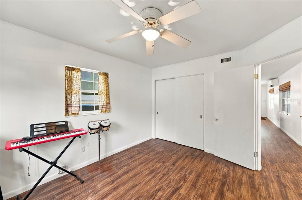 For Sale: $259,900 (2 beds, 1 baths, 1119 Square Feet)
