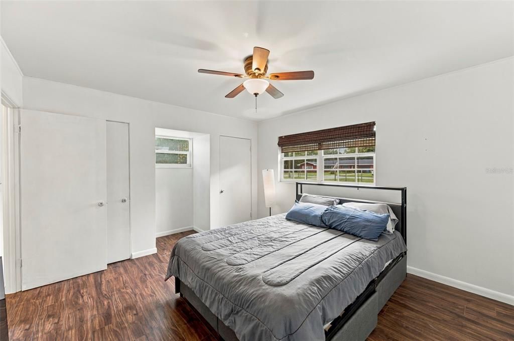 For Sale: $259,900 (2 beds, 1 baths, 1119 Square Feet)