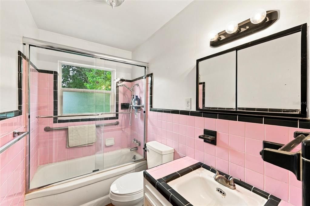For Sale: $259,900 (2 beds, 1 baths, 1119 Square Feet)