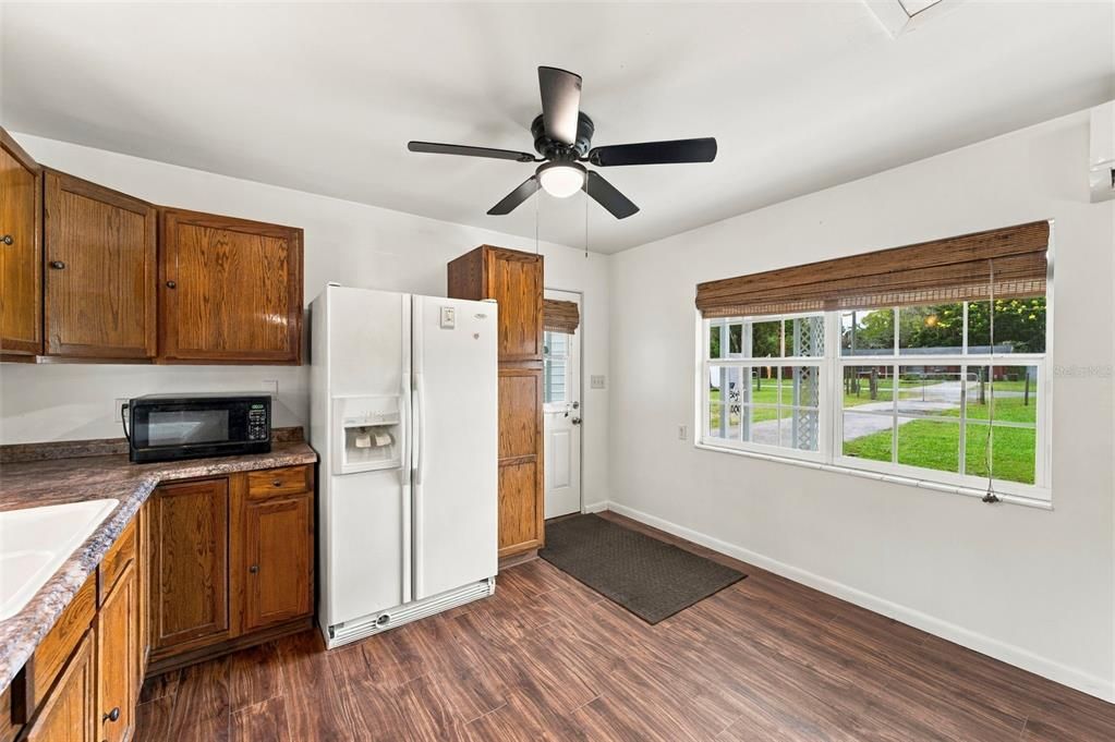 For Sale: $259,900 (2 beds, 1 baths, 1119 Square Feet)