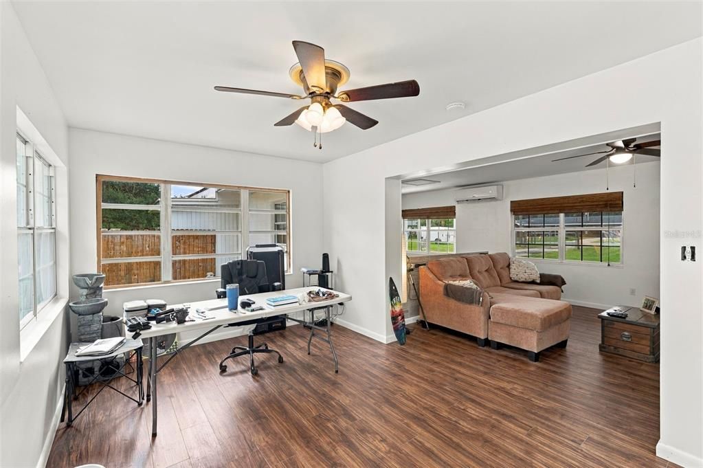 For Sale: $259,900 (2 beds, 1 baths, 1119 Square Feet)