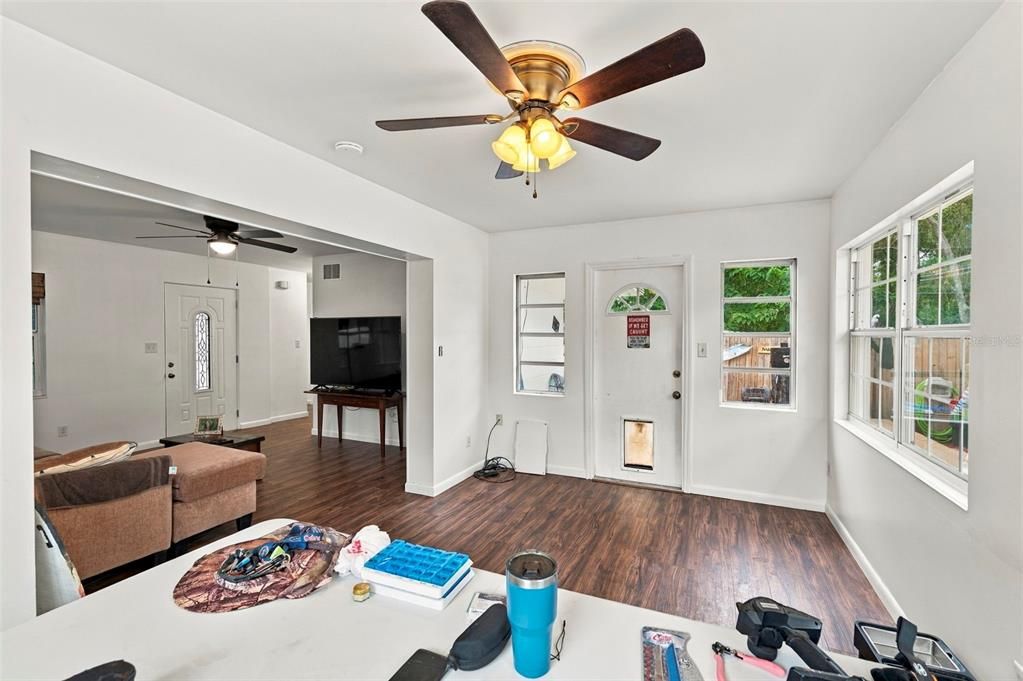 For Sale: $259,900 (2 beds, 1 baths, 1119 Square Feet)